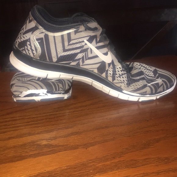 Nike Shoes - Nike Free 5.0 running shoes size 8.